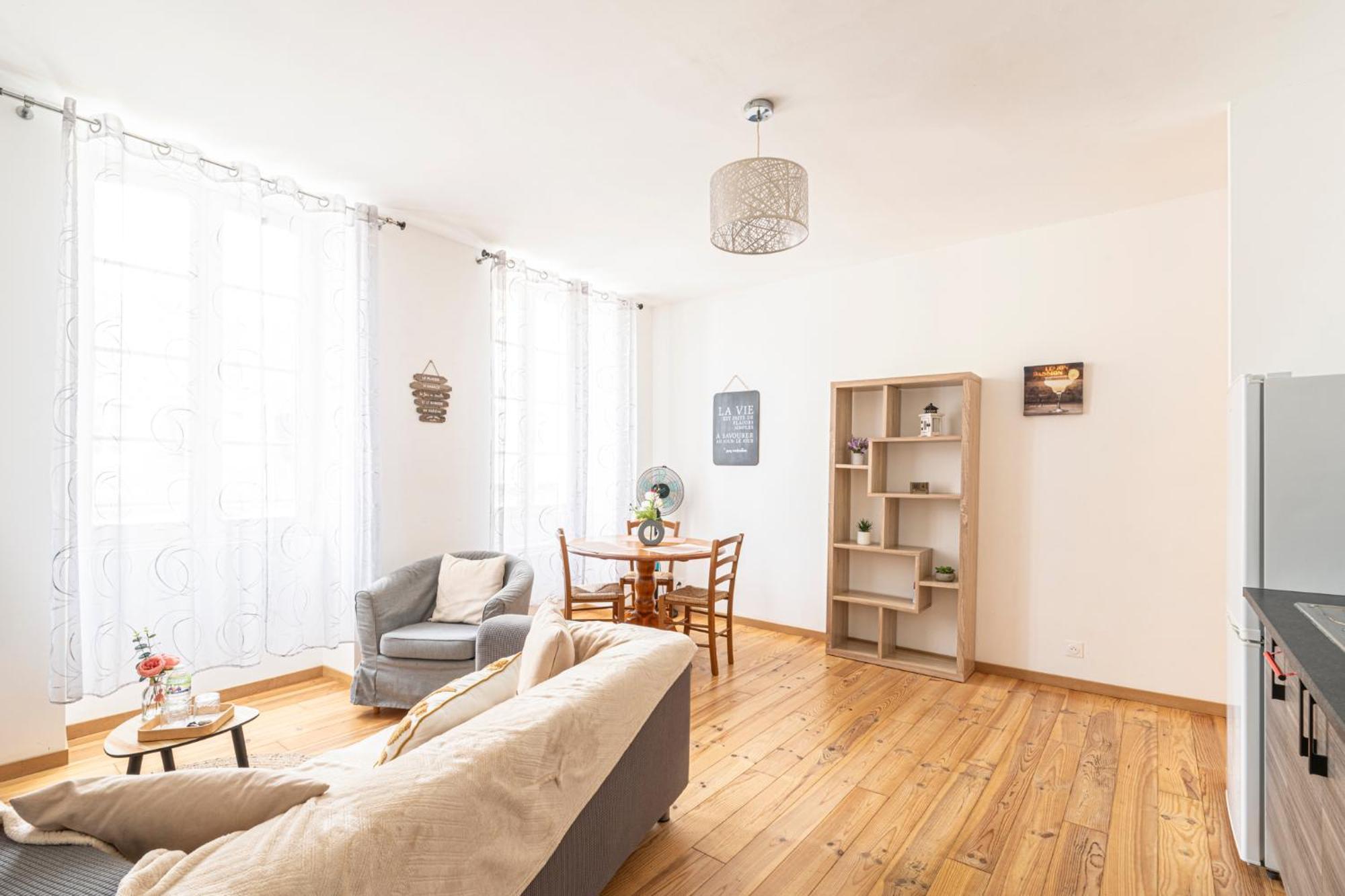 Ferienwohnung Le Douillet Bearnais Pau Exterior foto
